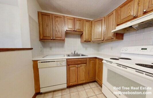 272 Grove St in Newton, MA - Building Photo
