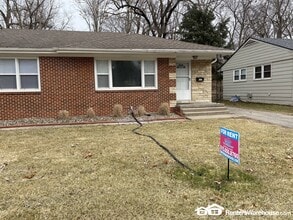1417 Cummins Pkwy in Des Moines, IA - Foto de edificio - Building Photo