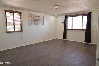 1108 N Esther St in Tempe, AZ - Building Photo - Building Photo