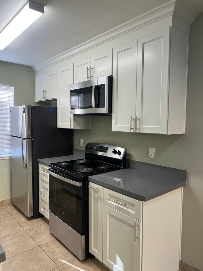 2125 92nd Ave in Oakland, CA - Building Photo - Building Photo