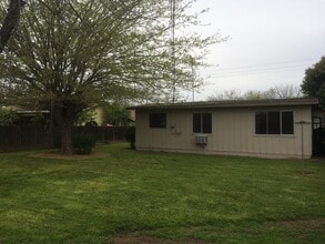 27340 Avenue 13 in Madera, CA - Building Photo - Building Photo
