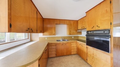 1720 NE 7th Ct in Oak Harbor, WA - Building Photo - Building Photo