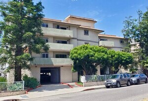 4247 Inglewood Blvd, Unit 4225-203 in Los Angeles, CA - Building Photo