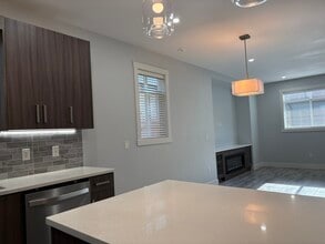 1015 Stockwell Ave in Kelowna, BC - Building Photo - Building Photo