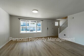 861 14th St in Washougal, WA - Foto de edificio - Building Photo