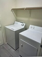 1341 Beechwood Dr in Kyle, TX - Foto de edificio - Building Photo