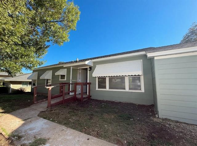 1512 W Day St in Denison, TX - Building Photo