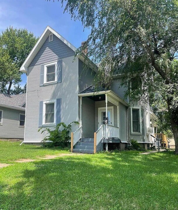 814 13th Ave S in Clinton, IA - Building Photo