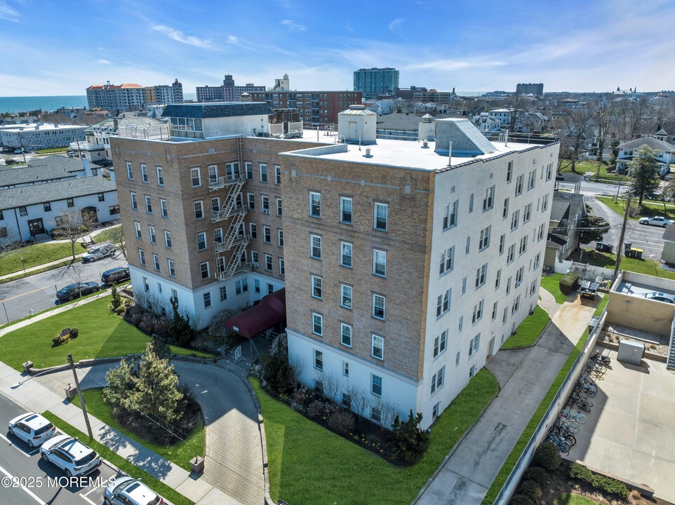 500 Deal Lake Dr in Asbury Park, NJ - Building Photo