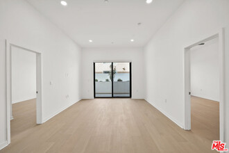 3977 Beverly Blvd in Los Angeles, CA - Building Photo - Building Photo