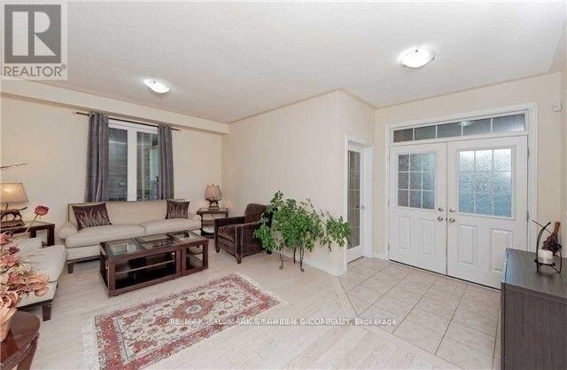 21 Military Ct in Richmond Hill, ON - Building Photo - Building Photo
