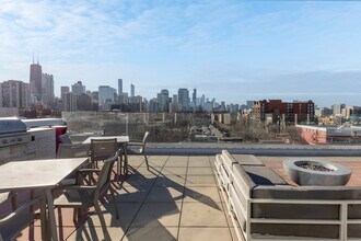 Arco Old Town in Chicago, IL - Building Photo - Building Photo