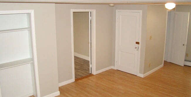 33 Norton St in Nashua, NH - Building Photo - Building Photo