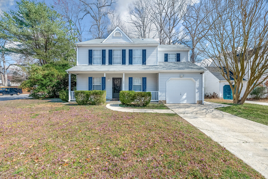 100 Summerglen Rdg in Newport News, VA - Foto de edificio