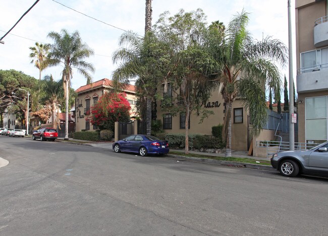 Park Plaza Apartments in Los Angeles, CA - Foto de edificio - Building Photo