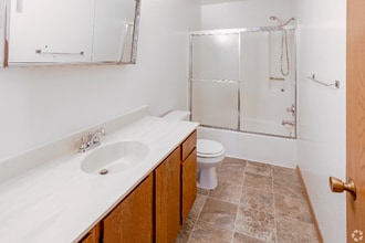 2611 Goettens Way in St. Cloud, MN - Foto de edificio - Building Photo