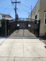 7216 Waring Ave in Los Angeles, CA - Building Photo