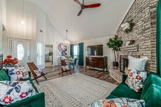 718 Regency Ct in Friendswood, TX - Building Photo - Building Photo