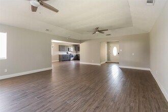 2662 S Woodloch St in Conroe, TX - Building Photo - Building Photo