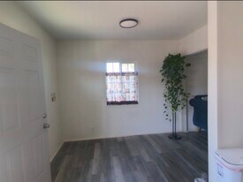 946 S Fir Ave, Unit A in Inglewood, CA - Building Photo
