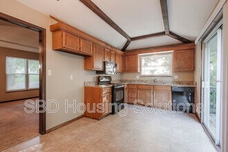 11951 Sycamore Ave in Grandview, MO - Building Photo - Building Photo