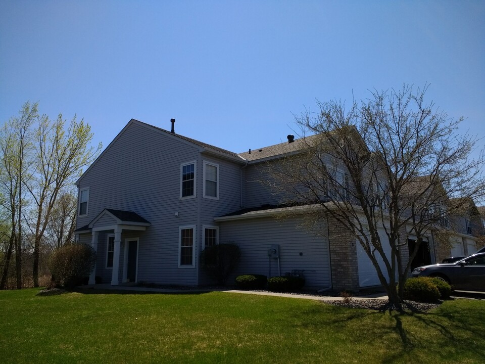 5200 Holly Ln N in Plymouth, MN - Building Photo