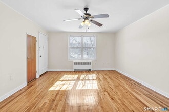 33 Nob Hill Cir in Bridgeport, CT - Building Photo - Building Photo