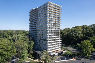 Park Plaza Condominium in Philadelphia, PA - Building Photo - Building Photo