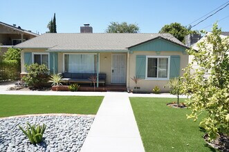 10333 Jordan Ave in Chatsworth, CA - Foto de edificio - Building Photo