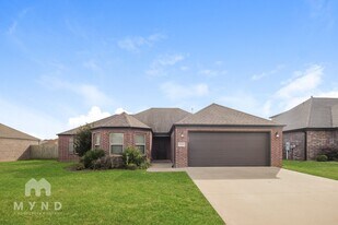 2403 SW Worthington Ave in Bentonville, AR - Building Photo