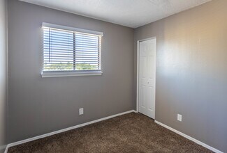 Tesota Four Hills South in Albuquerque, NM - Building Photo - Building Photo