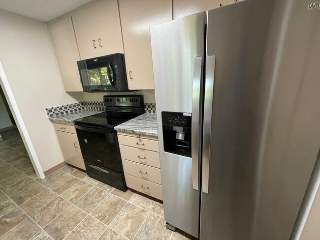 1325 NW 23rd St