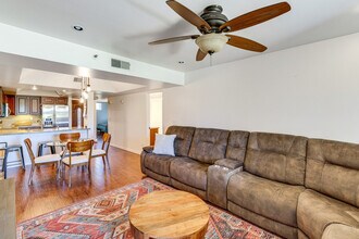 7910 E Thomas Rd in Scottsdale, AZ - Building Photo - Building Photo