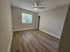 560 NE 63rd St in Miami, FL - Building Photo - Building Photo