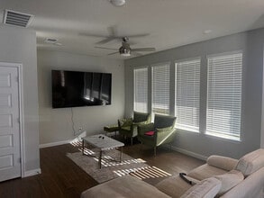 Room in House on Hamadryas Dr in Austin, TX - Foto de edificio - Building Photo