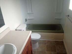 109 S 70th St in Springfield, OR - Building Photo - Building Photo