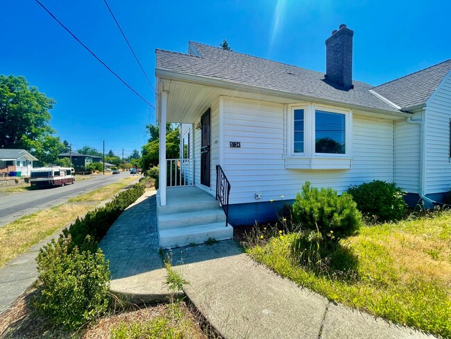 5734 NE 10th Ave in Portland, OR - Building Photo - Building Photo