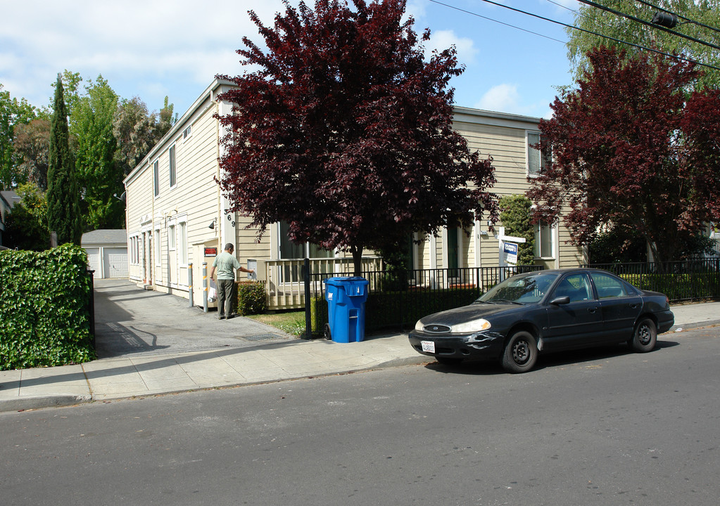 369 N Claremont St in San Mateo, CA - Foto de edificio