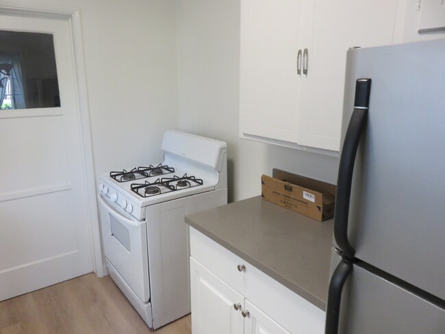 828 W Glenoaks Blvd, Unit 828 in Glendale, CA - Building Photo - Building Photo