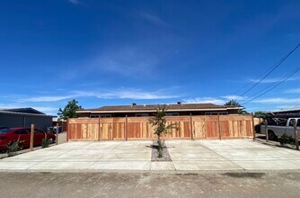 2727 Drew Ln in Lemon Grove, CA - Foto de edificio - Building Photo