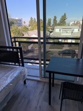 1110 E 40th Pl in Los Angeles, CA - Building Photo - Building Photo