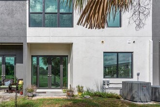 8713 Palm Ranches Pl in Tampa, FL - Building Photo - Building Photo