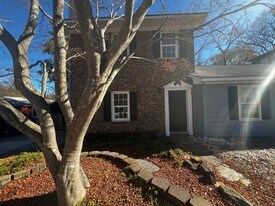 204 Woodside Ave in Fayetteville, NC - Building Photo