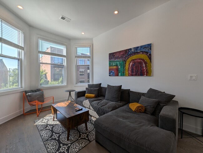 2120 W Belmont Ave in Chicago, IL - Building Photo - Building Photo