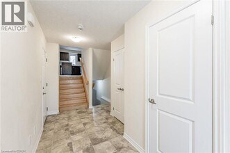 166 Summit Ridge Dr in Guelph, ON - Building Photo - Building Photo