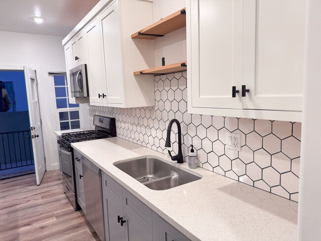 3015 Somerset Dr in Los Angeles, CA - Building Photo - Building Photo