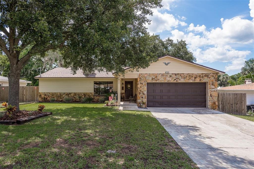 18619 Yocam Ave in Lutz, FL - Building Photo