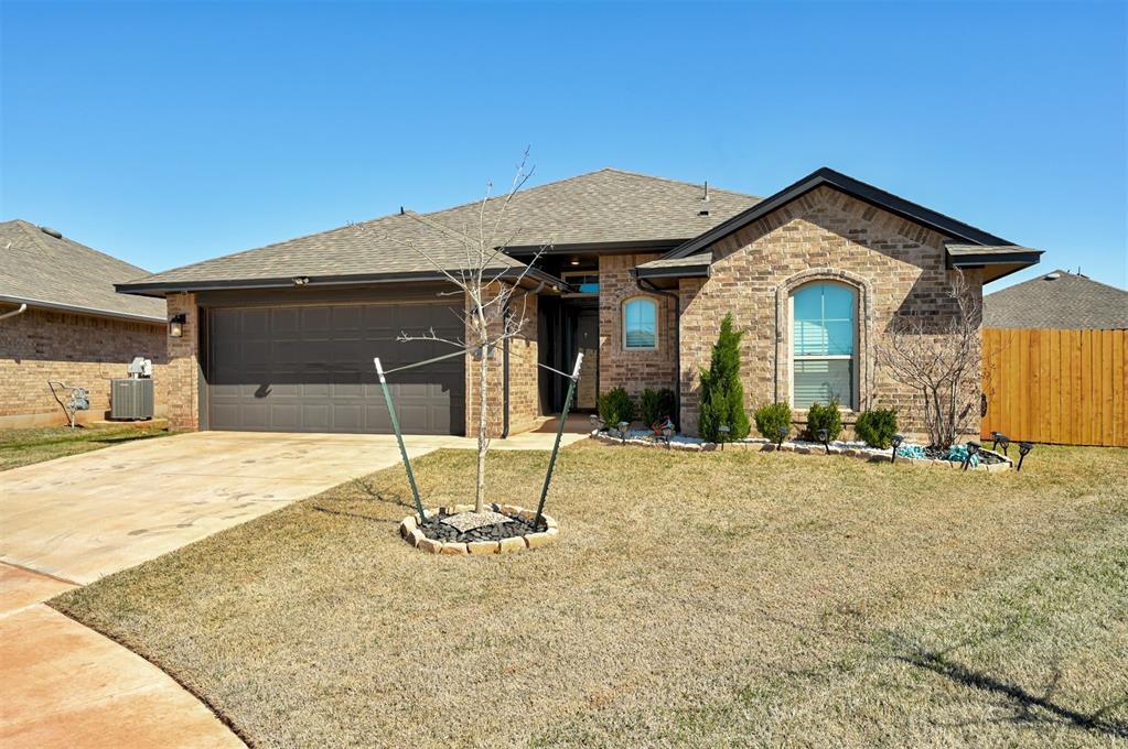 18208 Sunny Stone Ct in Edmond, OK - Building Photo