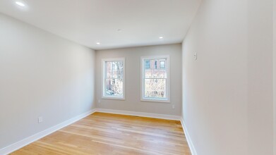 145 Sutherland Rd, Unit 1 in Boston, MA - Building Photo - Building Photo