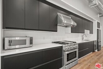 212 Marine St in Santa Monica, CA - Building Photo - Building Photo